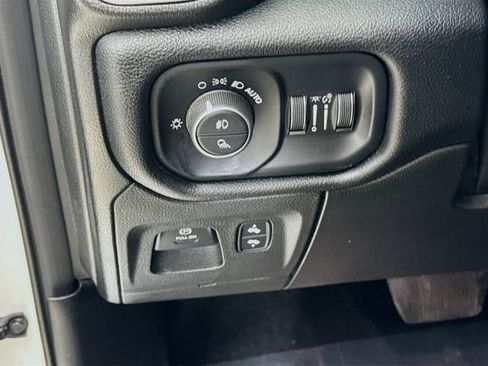 Used 2019 RAM 1500 Laramie image 10