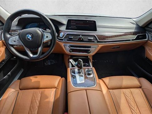 Certified 2022 BMW 750i xDrive w/ Executive Package AWD/4WD image 18