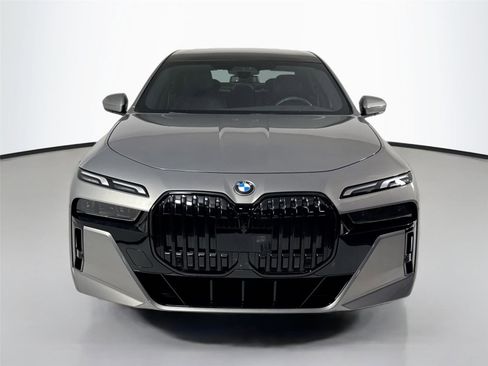 Used 2023 BMW 760i xDrive image 11