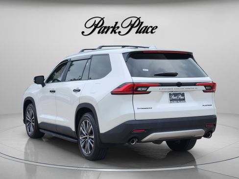 Used 2024 Toyota Grand Highlander AWD Hybrid image 3