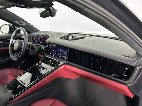 Certified 2025 Porsche Panamera GTS image 29
