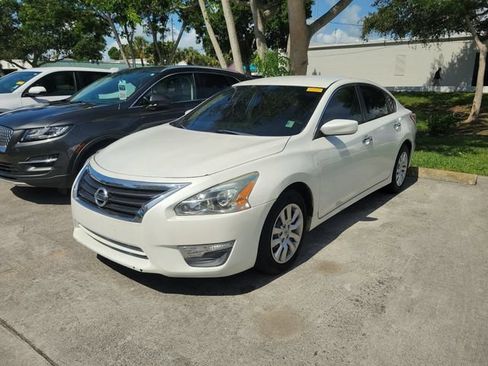 Used 2013 Nissan Altima 2.5 S FWD image 2