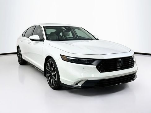 Used 2025 Honda Accord Touring image 2
