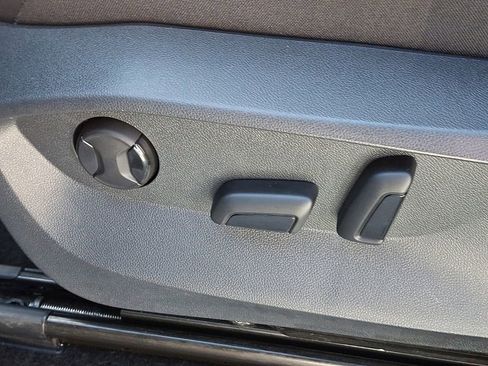 Certified 2023 Volkswagen Tiguan SE R-Line image 28