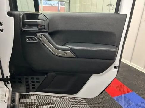 Used 2018 Jeep Wrangler Unlimited Sport AWD/4WD image 19