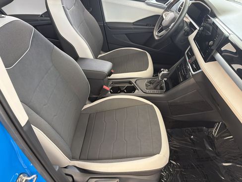 Certified 2025 Volkswagen Taos SE FWD image 20