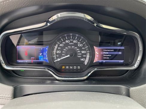 Used 2013 Lincoln MKT AWD image 34