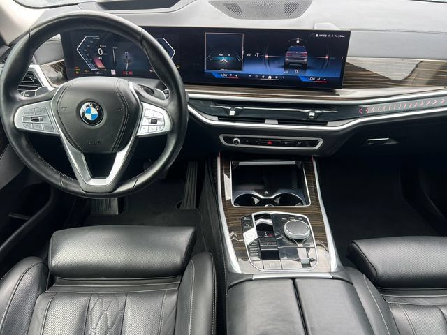 Used 2025 BMW X7 xDrive40i AWD/4WD image 3