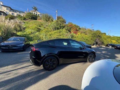 Used 2024 Tesla Model Y Long Range RWD image 14