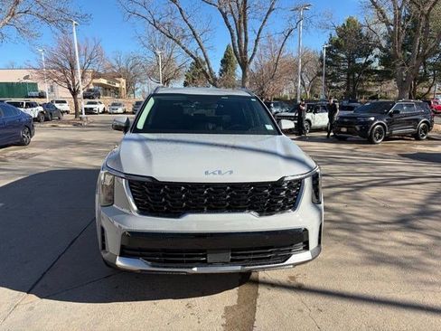 Used 2025 Kia Sorento S image 9