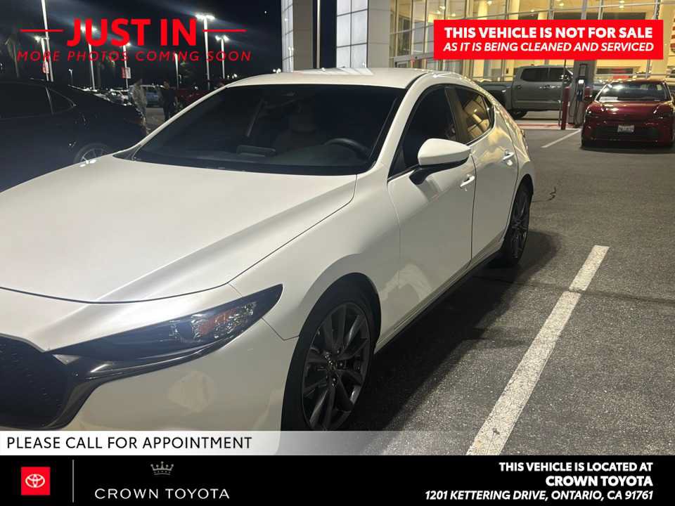 Used 2019 MAZDA MAZDA3 Hatchback w/ Preferred Package FWD image 1