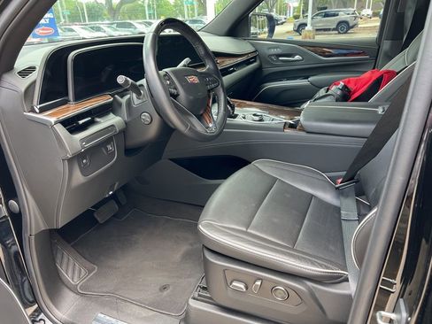 Used 2023 Cadillac Escalade Premium Luxury RWD image 8