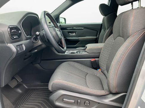 Certified 2025 Honda Pilot Sport image 11