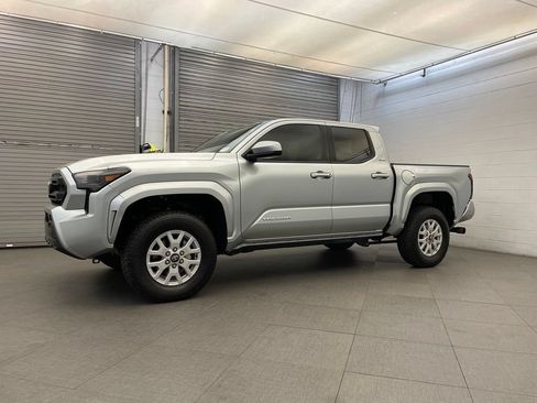 Used 2025 Toyota Tacoma SR5 AWD/4WD image 8