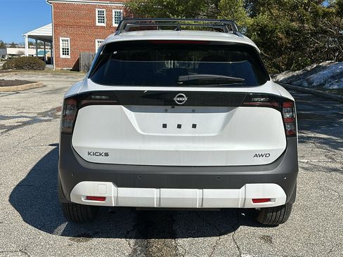 New 2026 Nissan Kicks SR w/ Cold Weather Package AWD/4WD image 4