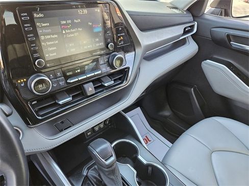 Used 2021 Toyota Highlander XLE image 20