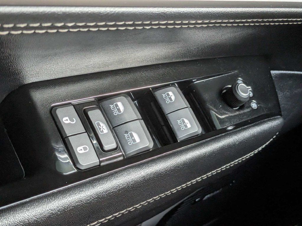 Used 2022 Jeep Wagoneer Series III w/ Premium Group I AWD/4WD image 27