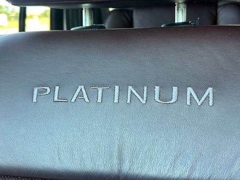 Used 2016 Ford Expedition Platinum RWD image 28