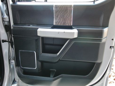 Used 2019 Ford F350 Lariat w/ Lariat Value Package image 42