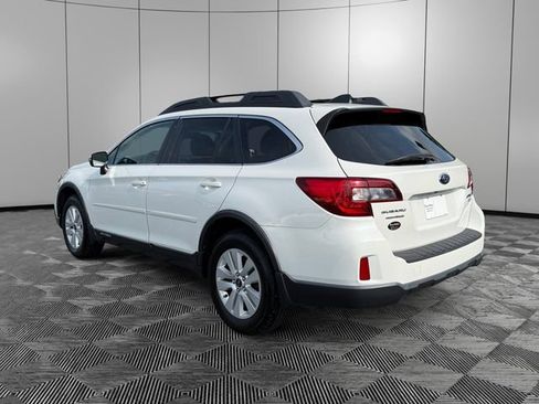 Used 2017 Subaru Outback 2.5i Premium AWD/4WD image 3