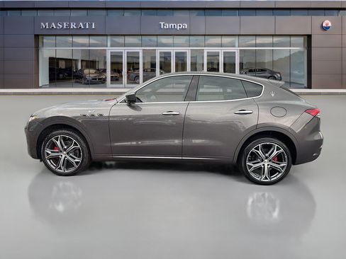 Used 2023 Maserati Levante GT AWD/4WD image 6
