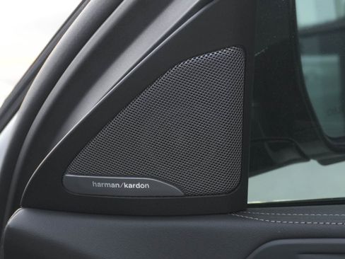 Certified 2025 BMW X6 xDrive40i w/ Climate Comfort Package image 29