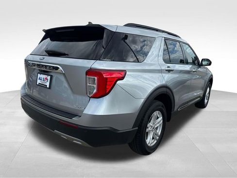 Used 2022 Ford Explorer XLT w/ Equipment Group 202A image 9