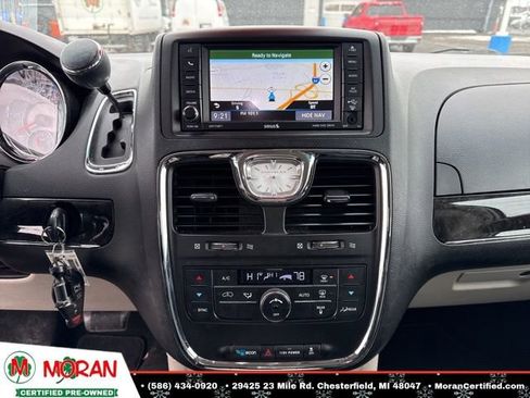 Used 2013 Chrysler Town & Country Touring image 16