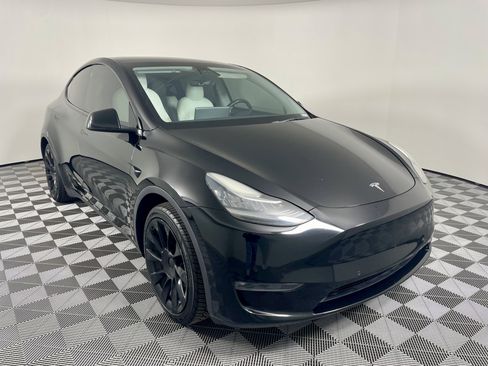 Used 2021 Tesla Model Y Long Range image 7