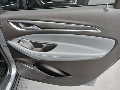 Used 2018 Buick Enclave Essence FWD image 6