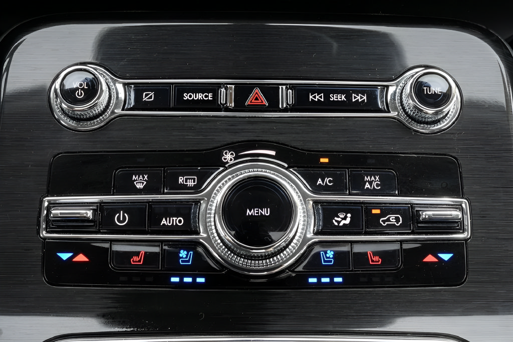 Used 2023 Lincoln Nautilus Reserve AWD/4WD image 38