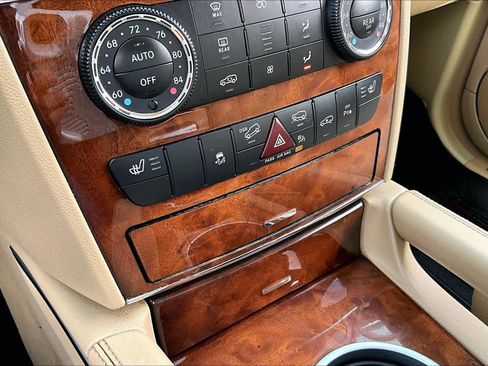 Used 2012 Mercedes-Benz GL 450 4MATIC image 31