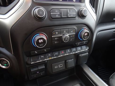 Used 2021 Chevrolet Silverado 1500 LT Trail Boss w/ Convenience Package II AWD/4WD image 21