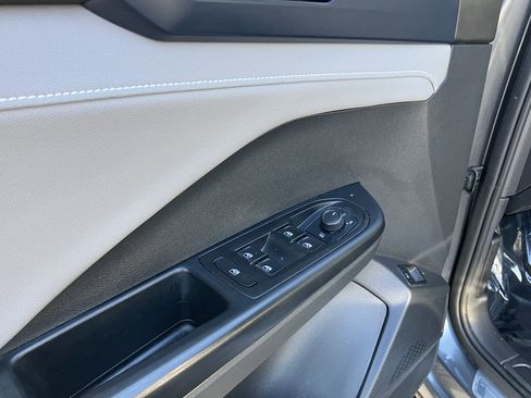 Used 2024 Volkswagen Taos SE image 15