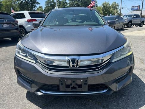 Used 2017 Honda Accord EX-L image 2