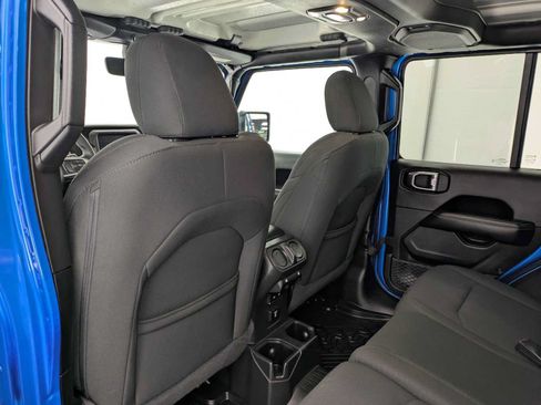 Used 2023 Jeep Wrangler Unlimited Sahara AWD/4WD image 18