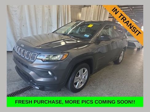 Used 2022 Jeep Compass Latitude FWD image 1