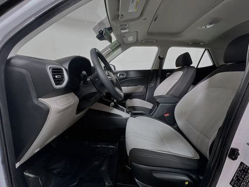 Used 2022 Hyundai Venue SEL image 15