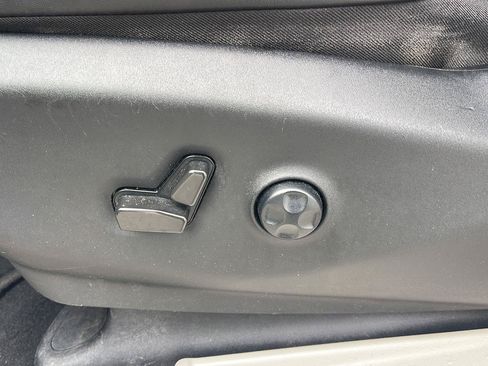 Used 2022 Chrysler Pacifica Limited FWD image 17