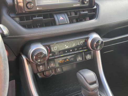 Certified 2021 Toyota RAV4 XLE w/ Convenience Package AWD/4WD image 24
