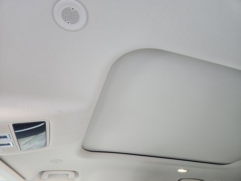 Certified 2023 Land Rover Defender 130 X-Dynamic SE image 26