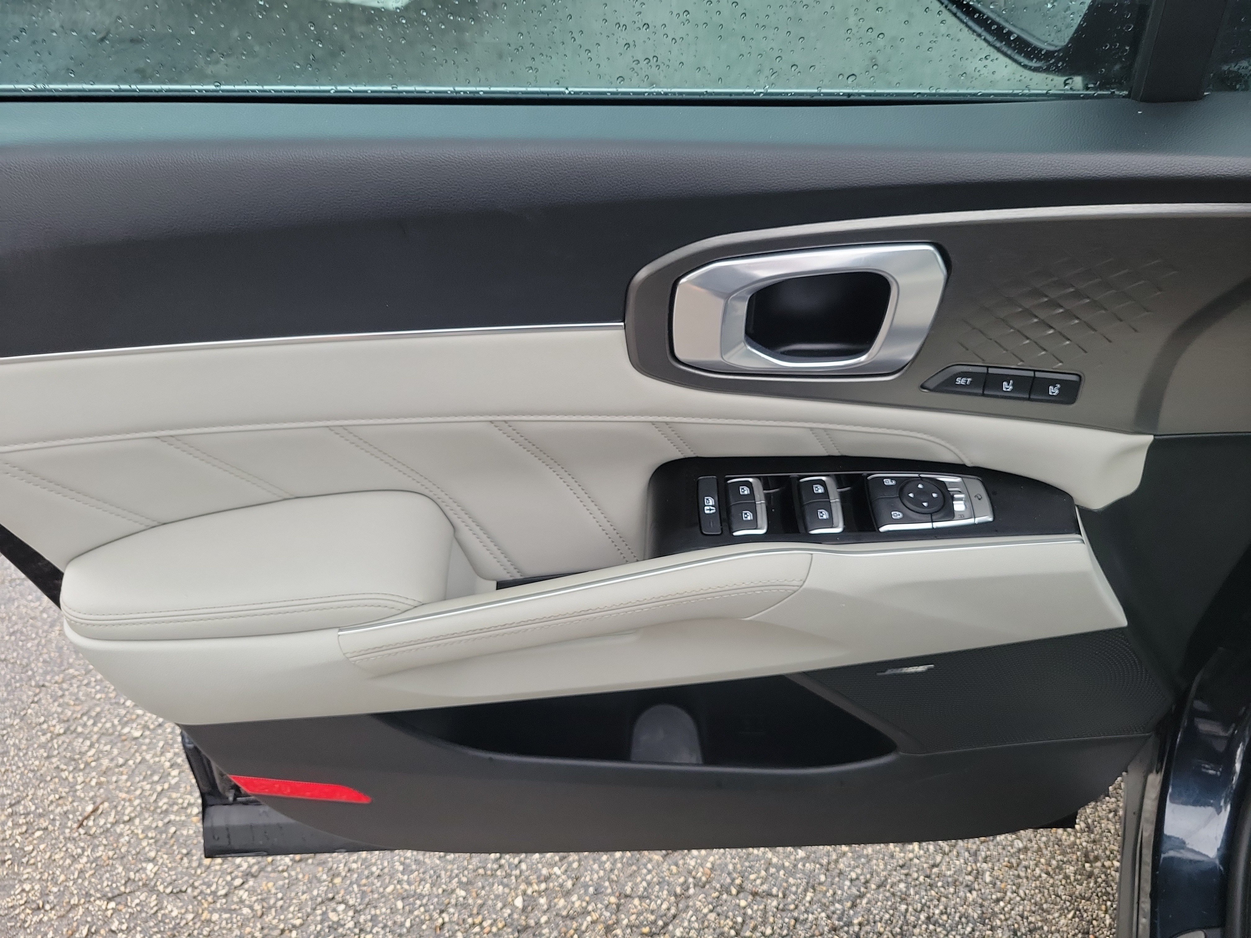Certified 2022 Kia Sorento SX Prestige w/ Panoramic Sunroof Package AWD/4WD image 19