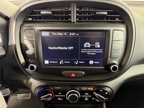 Used 2025 Kia Soul LX FWD image 18