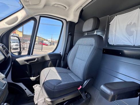 Used 2025 RAM ProMaster 2500 w/ Convenience Group FWD image 18