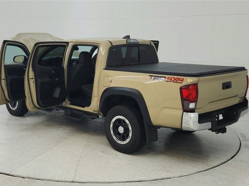 Used 2018 Toyota Tacoma TRD Off-Road AWD/4WD image 13