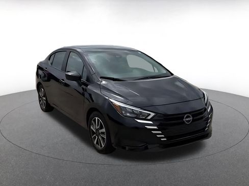 Used 2025 Nissan Versa SV FWD image 3