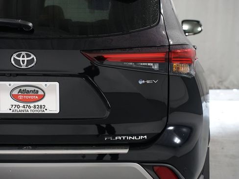 New 2026 Toyota Highlander Platinum image 10