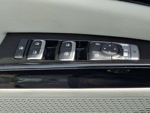 Certified 2024 Kia Carnival SX FWD image 26