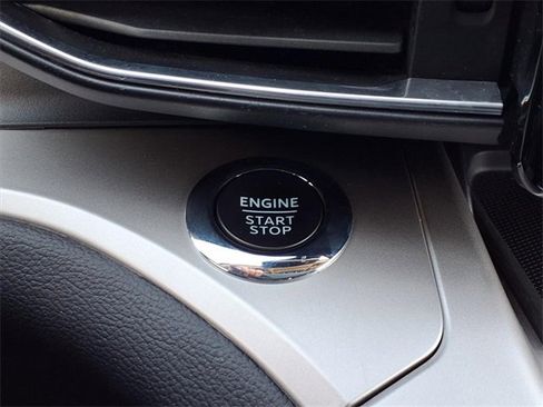 Used 2022 Ford Explorer XLT w/ Equipment Group 202A image 17