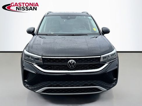 Used 2024 Volkswagen Taos SE image 2